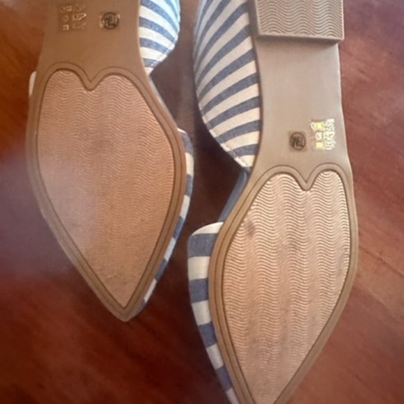 CL by LAUNDRY Blue and White Nautical Flats - 7.5 - Picture 6 of 6